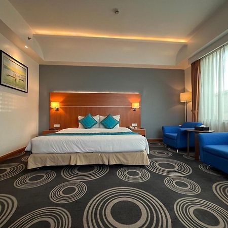 Ritz Grand Hotel Mandalay Eksteriør bilde