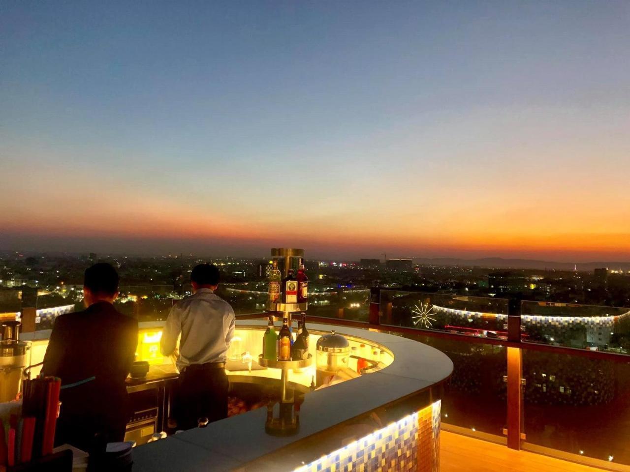 Ritz Grand Hotel Mandalay Eksteriør bilde